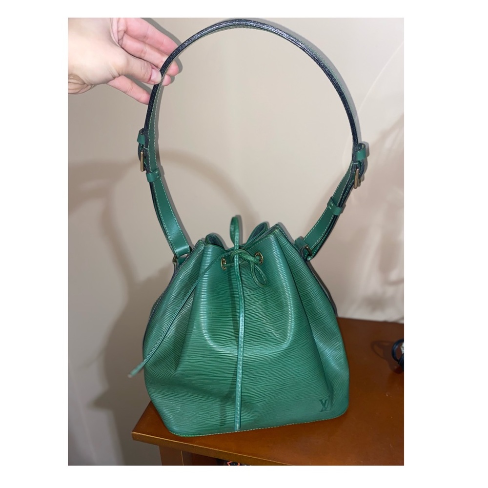 🍀 Vintage Louis Vuitton Epi Leather Noe 🍀